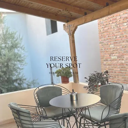 Foxhouse * Μπεράτ